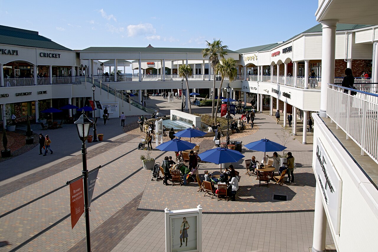 りんくう Premium Outlets — 離開前購物/休息選項
