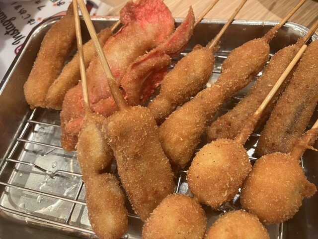 串かつだるま 道頓堀店 — 串カツ拼盤實際照片